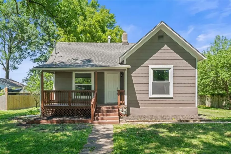 434 Walnut ST, Wellsville, KS 66092