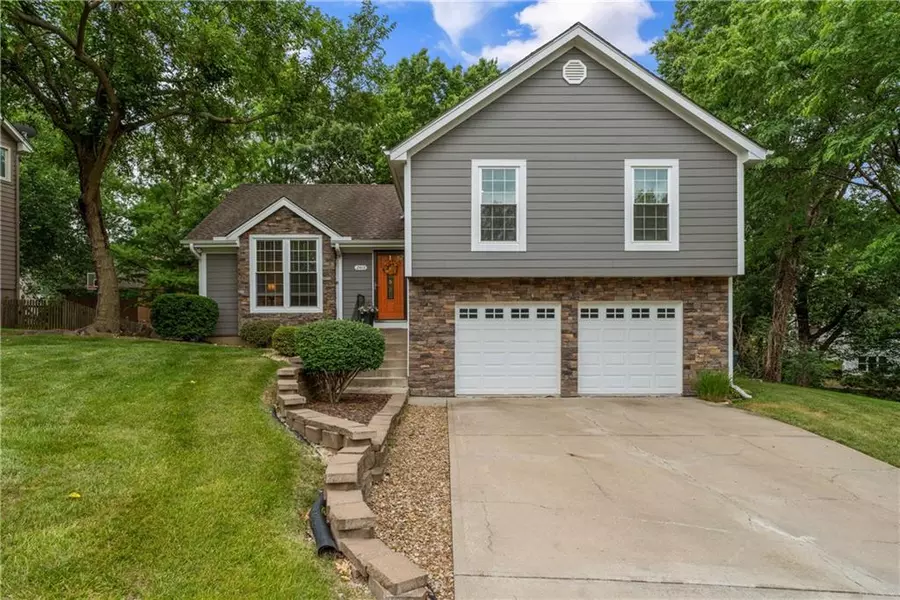 2413 SW Whispering Creek CT, Blue Springs, MO 64015