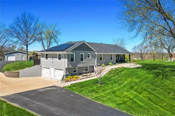 521 Oakridge RD,  Liberty,  MO 64068