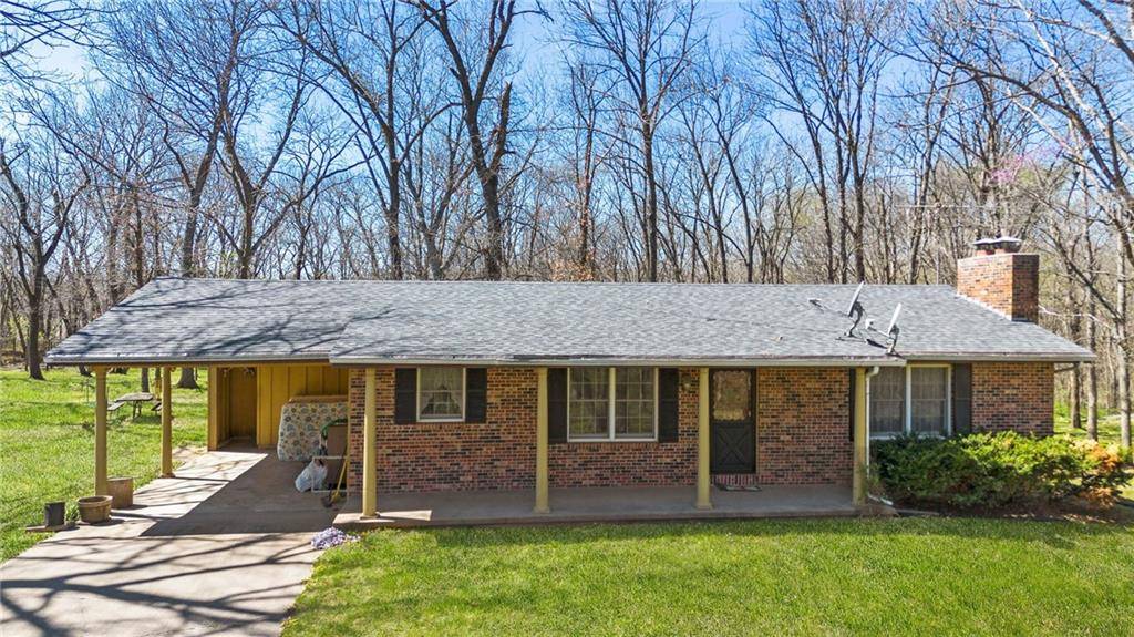 10825 Blackwater Chapel RD, Sweet Springs, MO 65351