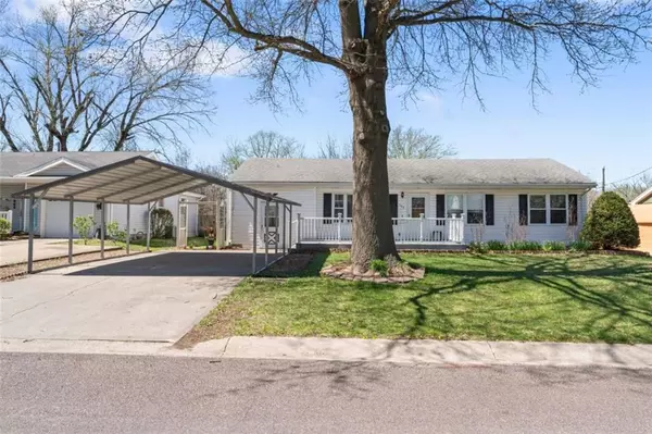 Sweet Springs, MO 65351,908 Daisy ST