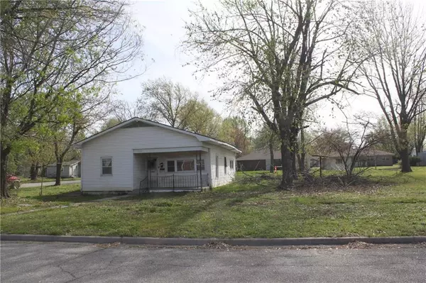 1406 Grant AVE, Baxter Springs, KS 66713