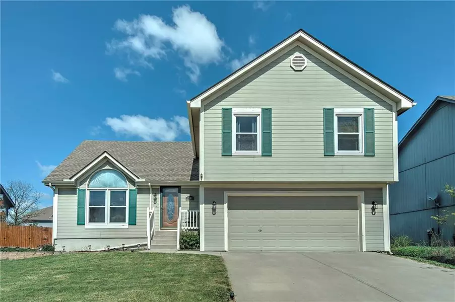 7500 N Marsh AVE, Kansas City, MO 64158