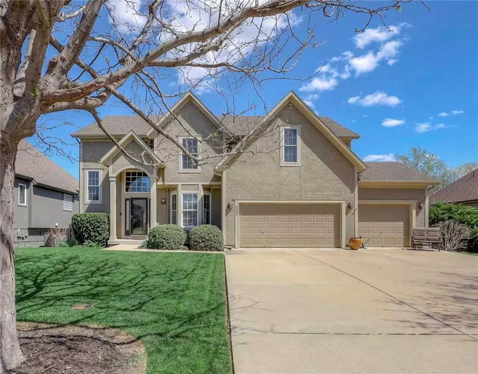 Lenexa, KS 66220,9905 Woodstock ST