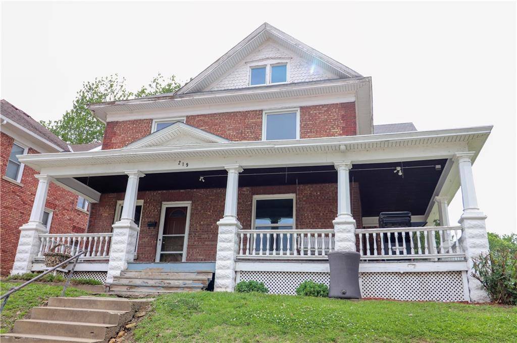 219 N 9th ST, Atchison, KS 66002