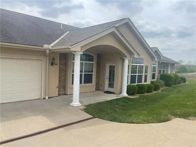 16433 Summit Ridge RD, Lexington, MO 64067