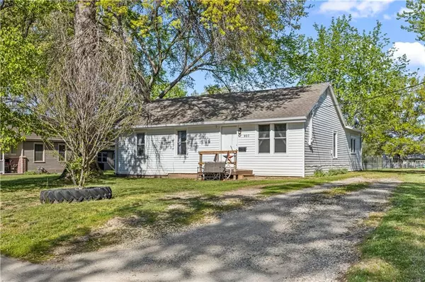 Sweet Springs, MO 65351,907 Daisy ST