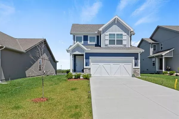 27608 E Red Fox ST, Lee's Summit, MO 64086