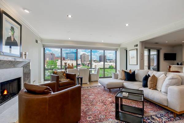 433 Ward Pkwy #2N, Kansas City, MO 64112