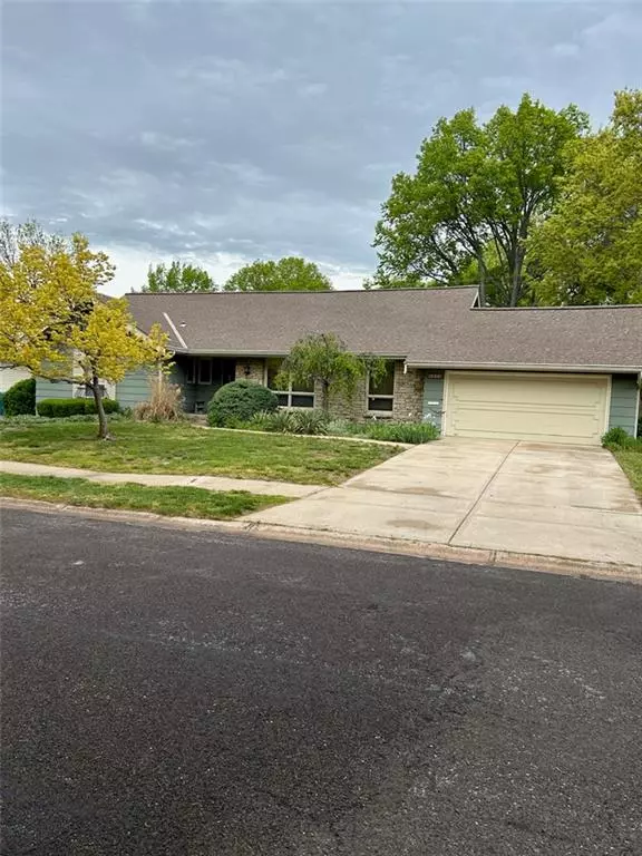 7312 W 101 ST #W, Overland Park, KS 66212