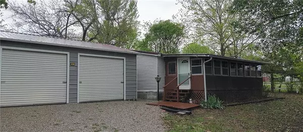 261 N Linn Valley DR, Linn Valley, KS 66040