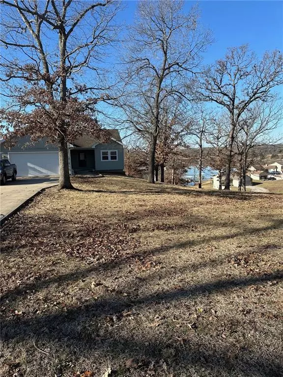 27945 Saddle RD, Warsaw, MO 65355