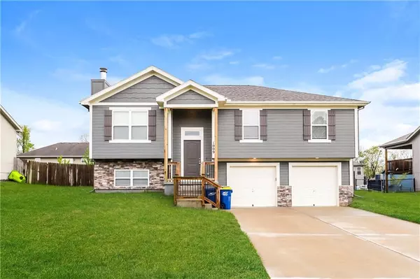 1009 Sunflower ST, Smithville, MO 64089