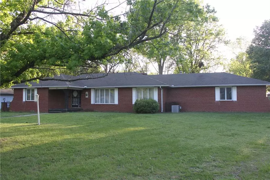 807 N Carbon ST, Girard, KS 66743