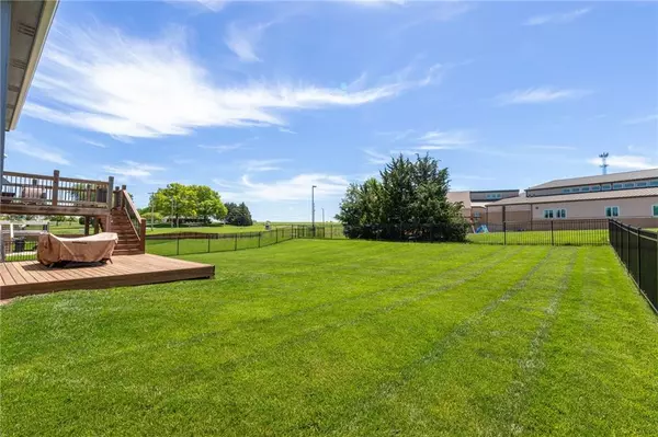 Basehor, KS 66007,15519 Lakeside DR