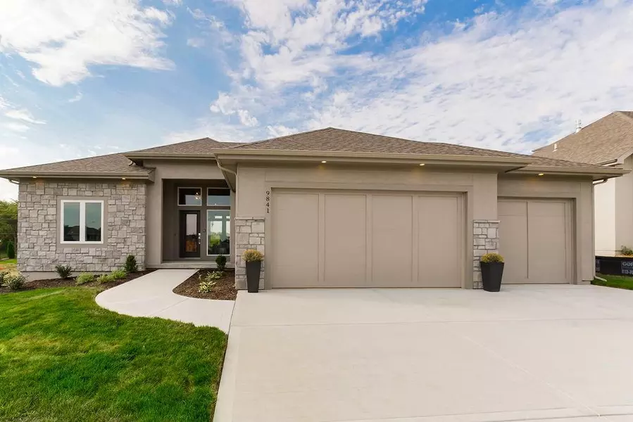 9841 NE 104th TER, Kansas City, MO 64157