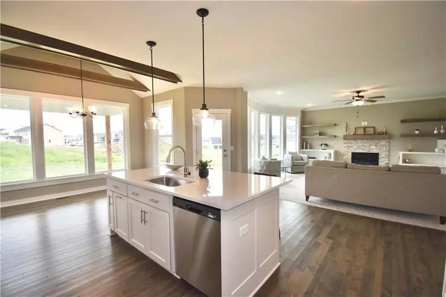 10518 N Hawthorne AVE, Kansas City, MO 64157