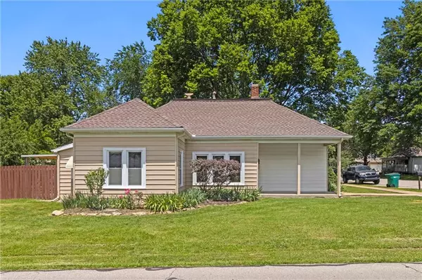 408 S Elm ST, Louisburg, KS 66053