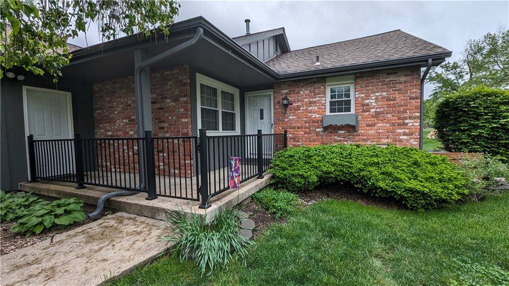 9951 Edelweiss CIR, Merriam, KS 66203