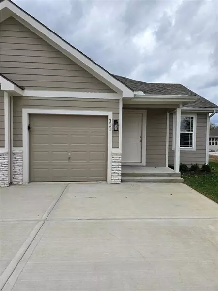 311 N Jackson ST, Spring Hill, KS 66083