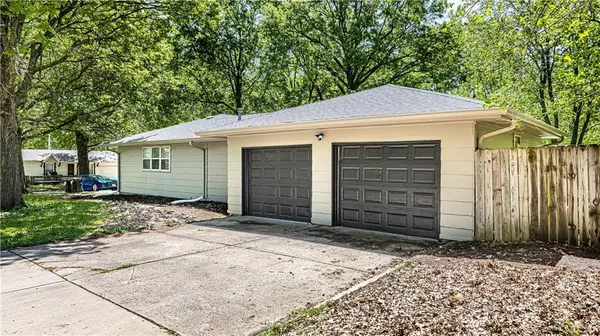 Greenwood, MO 64034,406 17th AVE #N