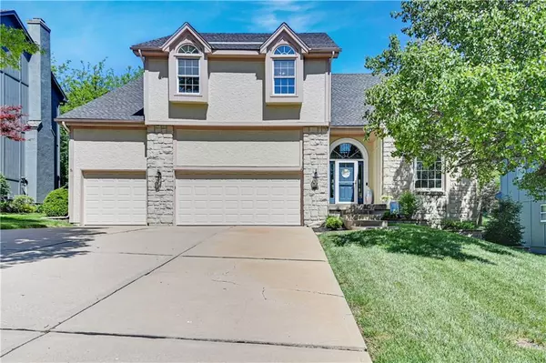 14204 W 84th TER, Lenexa, KS 66215