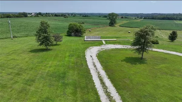 Weston, MO 64098,21055 E County Rd H HWY