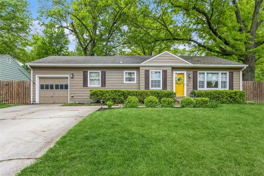 5304 Linden ST, Roeland Park, KS 66205