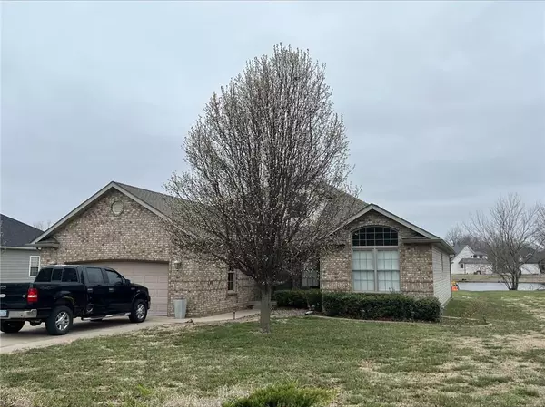 114 Johns Court CT, Frontenac, KS 66763