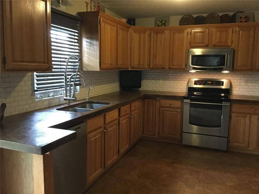 Louisburg, KS 66053,728 Sunset DR