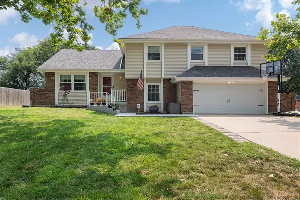 312 S Brittany DR, Olathe, KS 66061