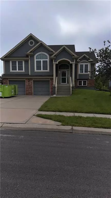 10325 N Cypress AVE, Kansas City, MO 64156