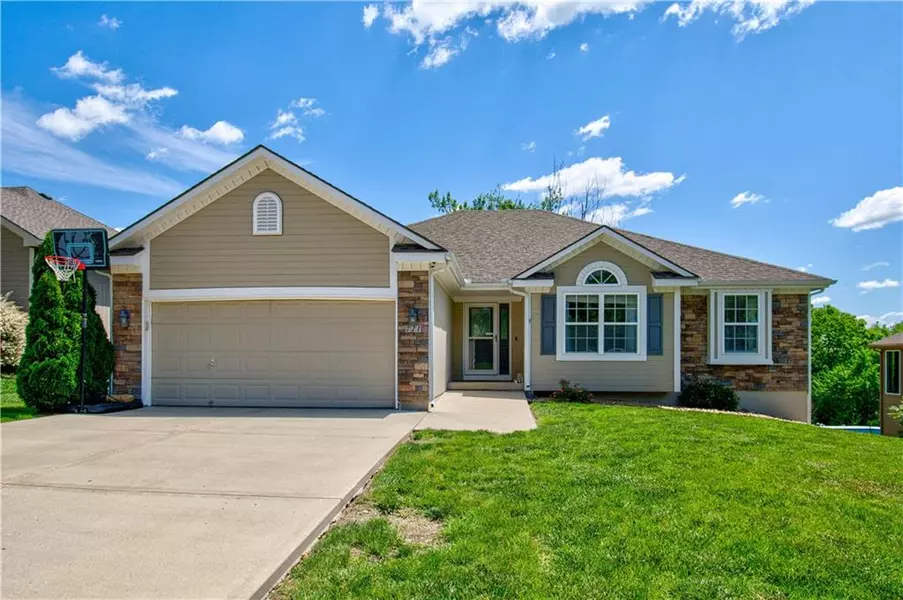 721 SW Joseph CIR, Grain Valley, MO 64029