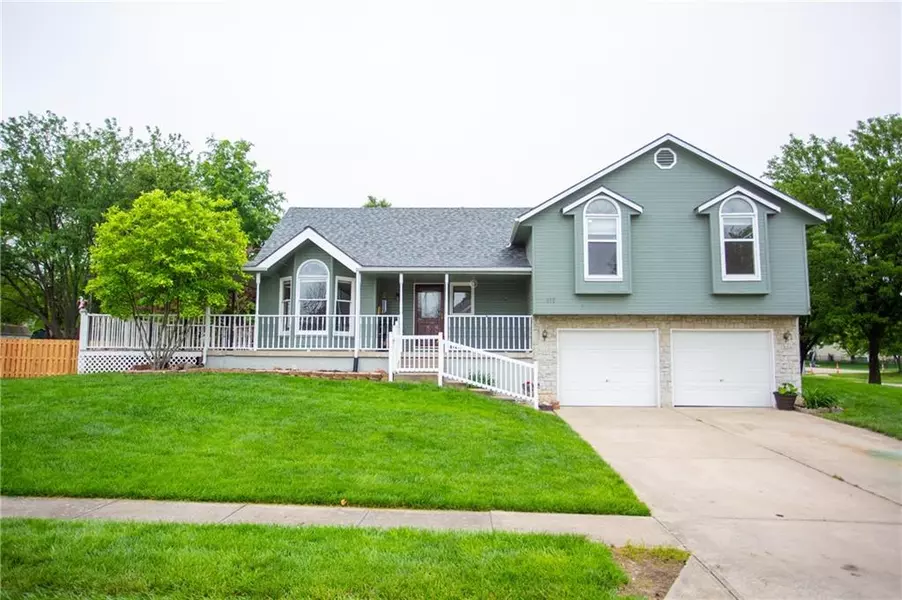 117 N Highland DR, Raymore, MO 64083