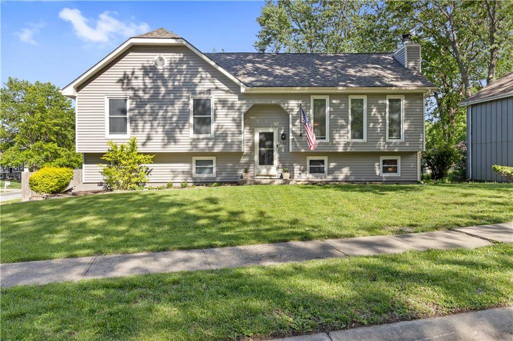 12801 S Seminole DR, Olathe, KS 66062