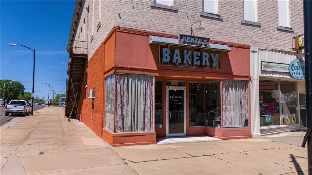 Iola, KS 66749,2 N Washington AVE