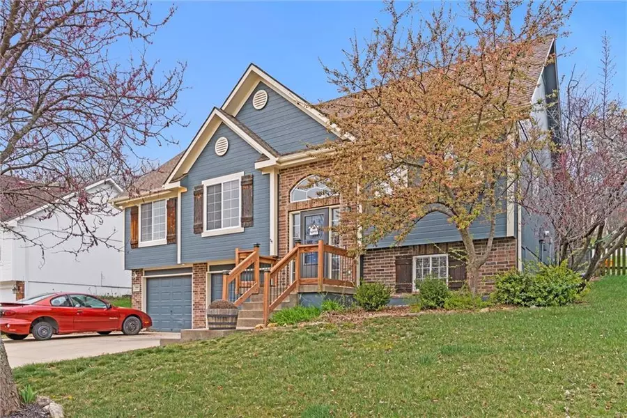 444 SW Foot Hill DR, Grain Valley, MO 64029