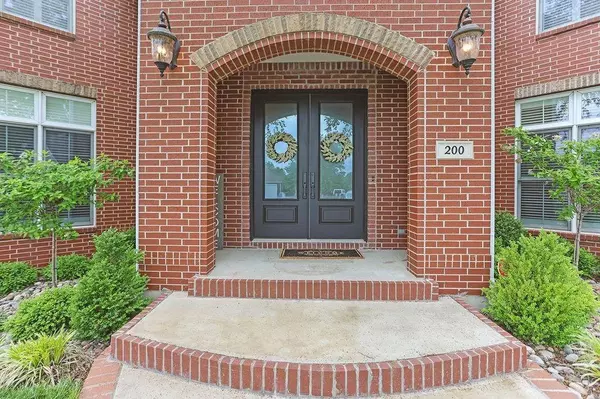 Lee's Summit, MO 64082,200 SE Hackamore DR