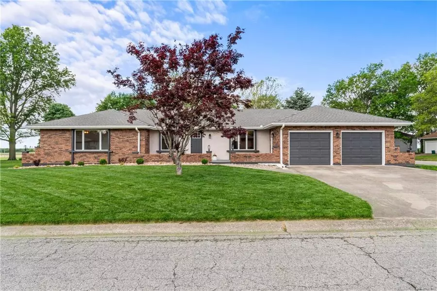 302 S Sunset Hills TER, Concordia, MO 64020