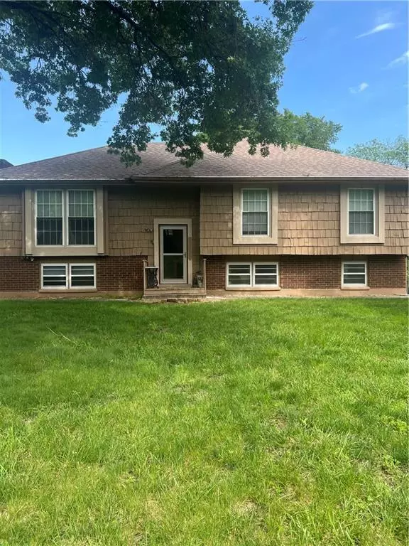 Freeman, MO 64746,27615 S Wolf RD