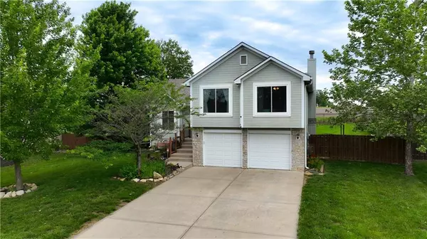 15604 Pebble TER, Basehor, KS 66007