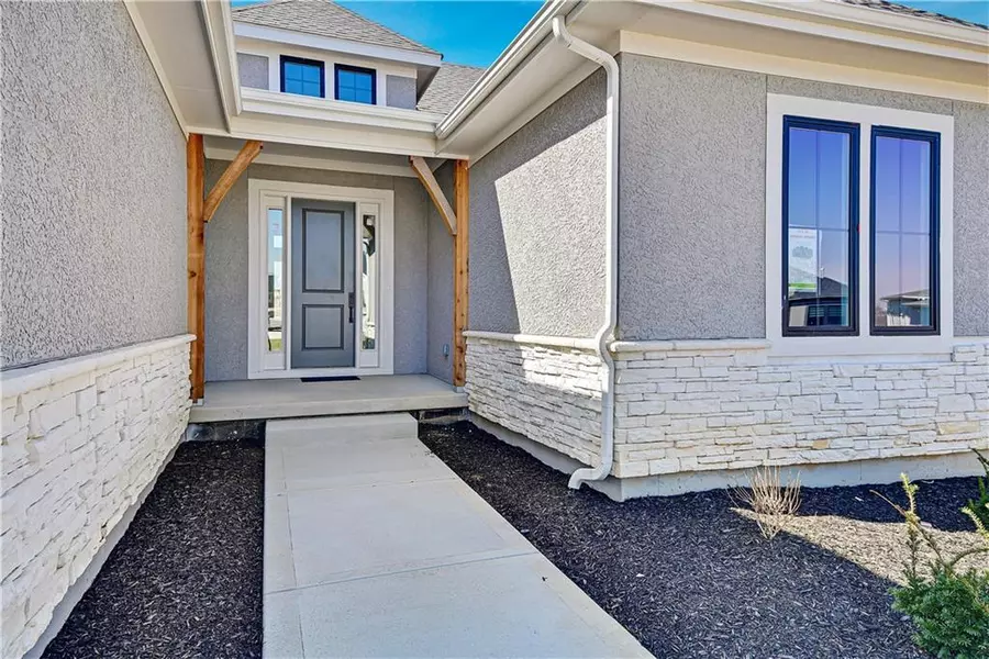 22047 W 94th ST, Lenexa, KS 66220