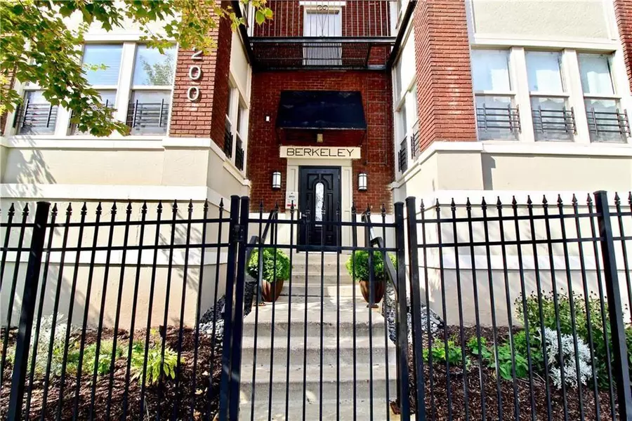 200 E 43rd ST #200, Kansas City, MO 64111