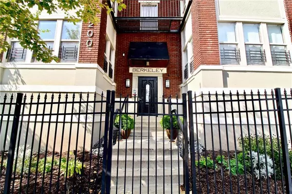 Kansas City, MO 64111,200 E 43rd ST #200