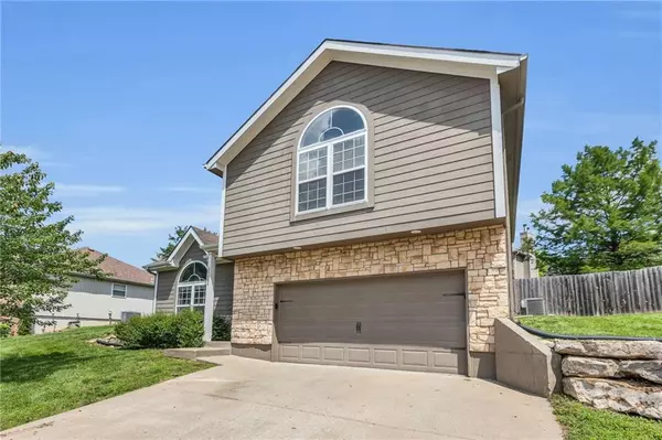 25708 E 33RD TER #S, Blue Springs, MO 64015