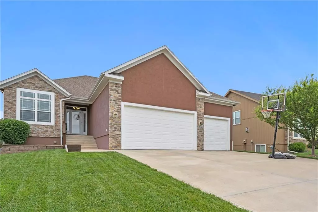 Basehor, KS 66007,16751 Sandstone CIR