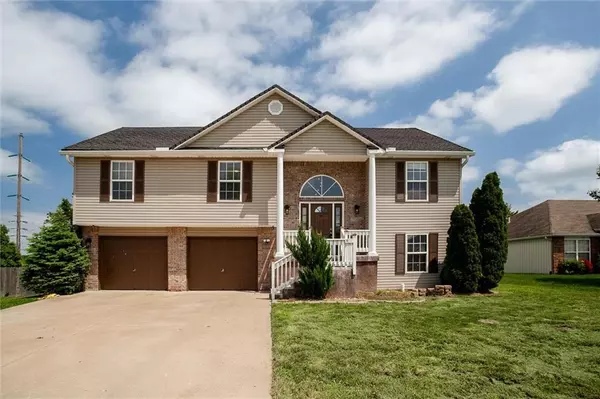 705 SW Woodland CIR, Grain Valley, MO 64029