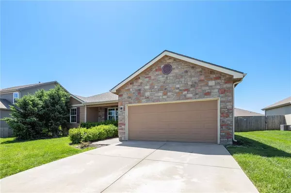 427 E Pawnee LN, Gardner, KS 66030