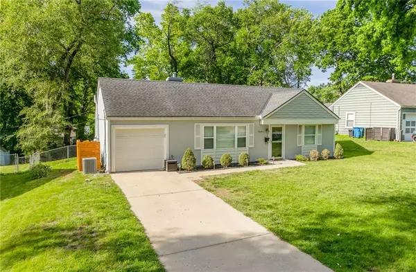 Prairie Village, KS 66208,7645 Rainbow DR