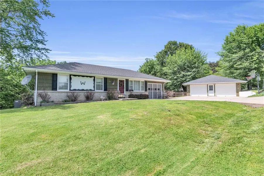 800 North ST, Camden, MO 64017